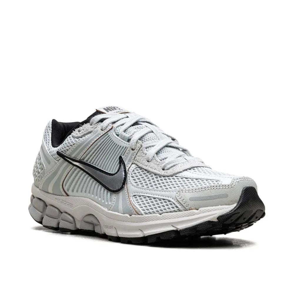 Nike Zoom Vomero ღია ვერცხლისფერი