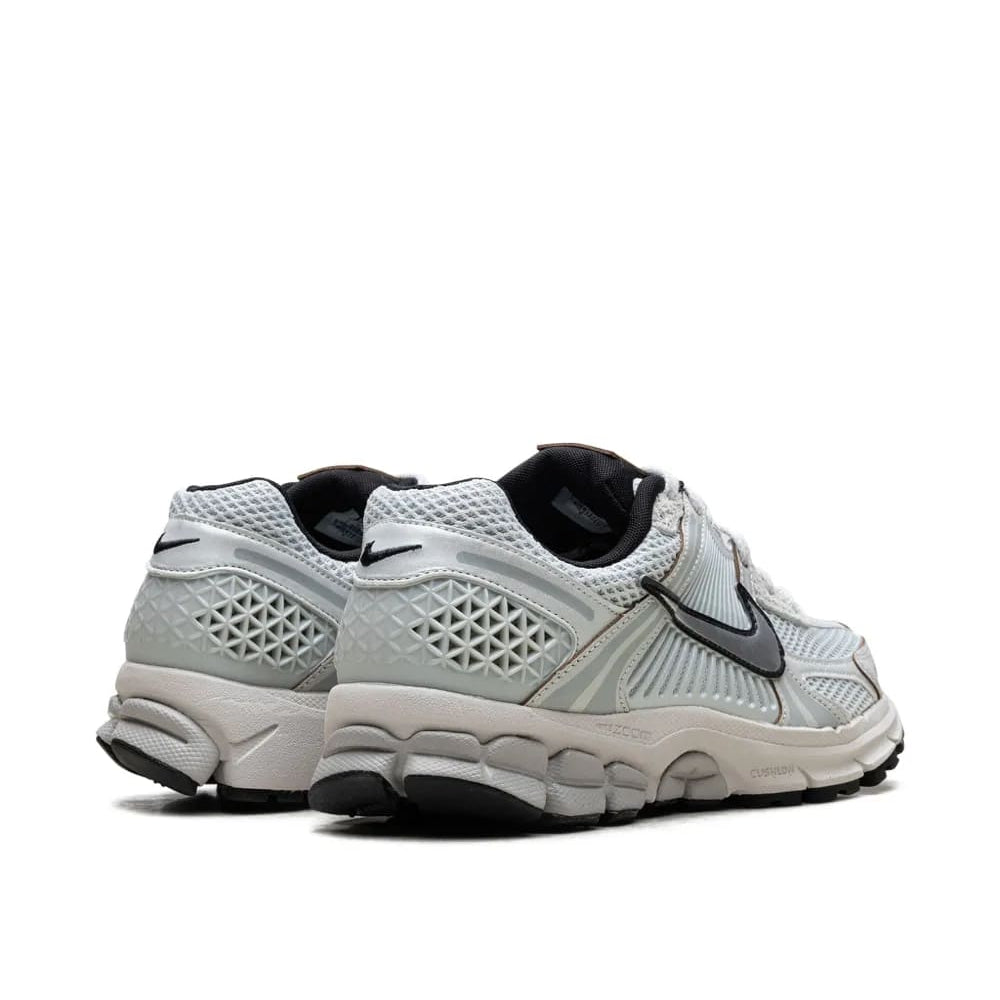 Nike Zoom Vomero ღია ვერცხლისფერი