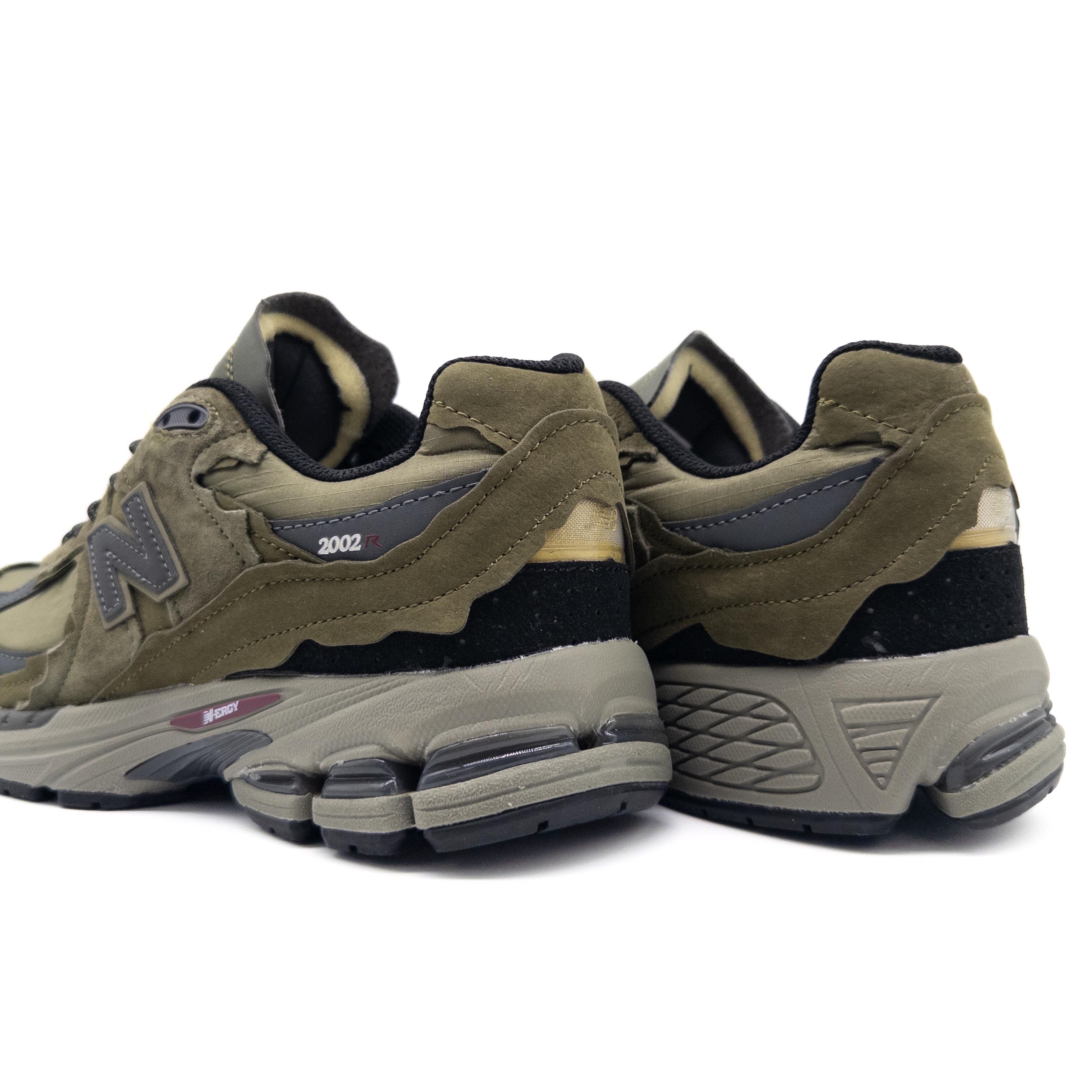 NEW BALANCE 2002R