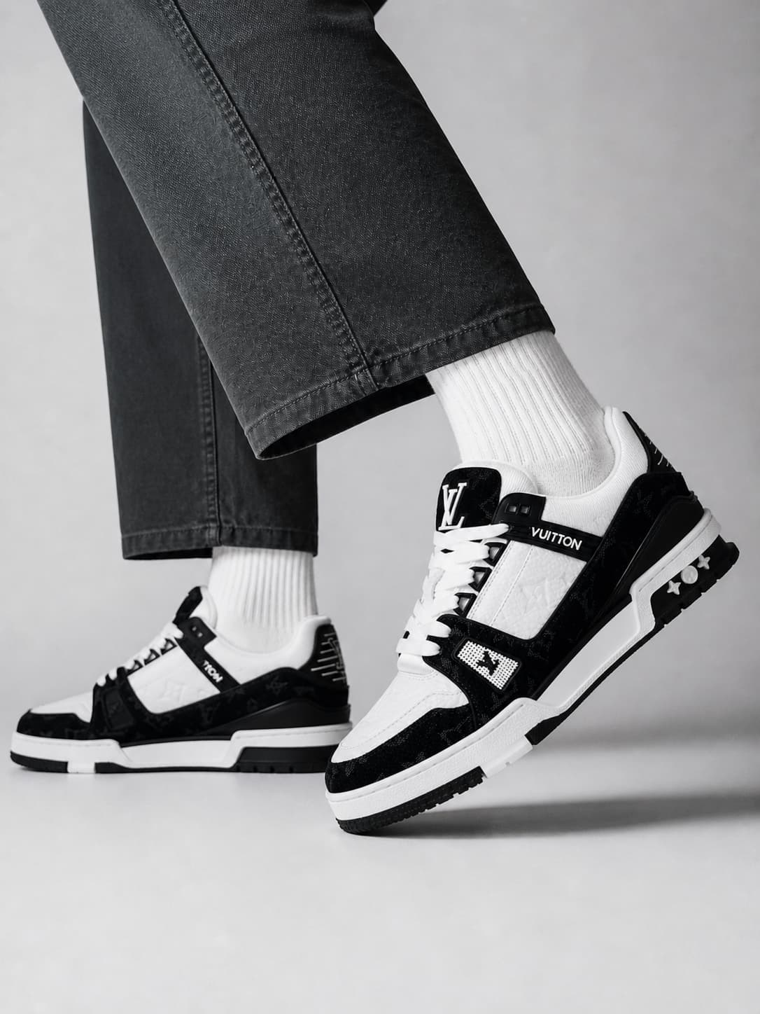 LV Black-White