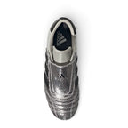 Bliss sneakers marka, çatlak dokulu metalik gümüş rengi, bağcıksız tasarıma sahip ikonik adidas Samba spor ayakkabı.