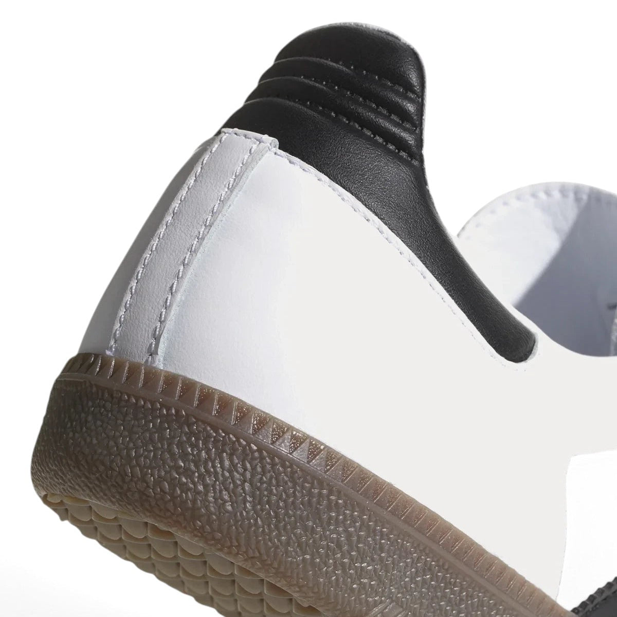 Bliss sneakers beyaz deri ve siyah detaylı klasik spor ayakkabı topuk ve kauçuk taban detayı