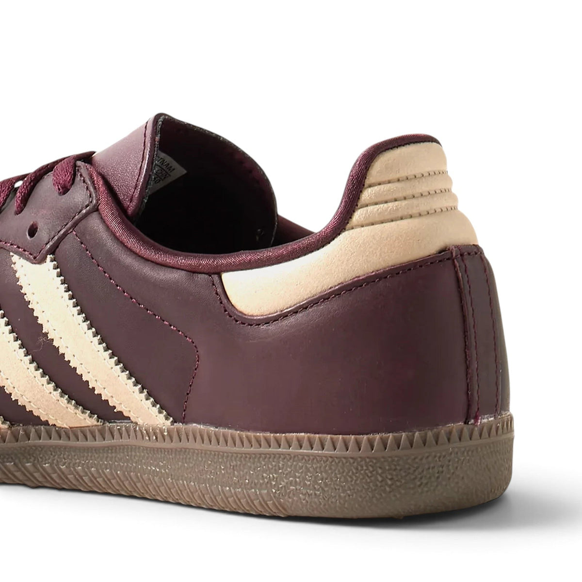 Bliss sneakers bordo deri Samba spor ayakkabı, bej detaylı topuk ve dokulu kauçuk taban yapısı ile arka görünüm.