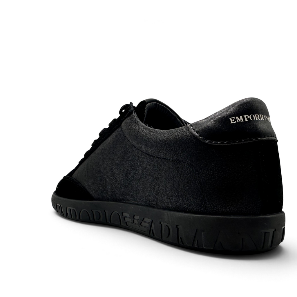 Bliss sneakers marka siyah deri ve süet detaylı Emporio Armani erkek spor ayakkabı, yan taban kabartmalı logo detayı.