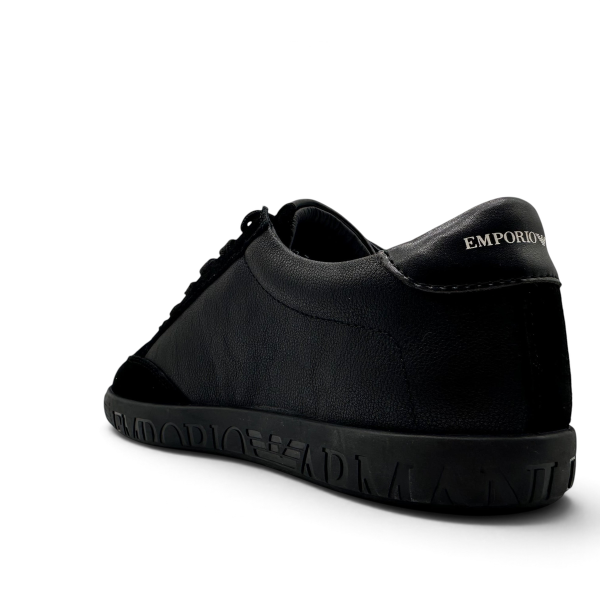 Bliss sneakers marka siyah deri ve süet detaylı Emporio Armani erkek spor ayakkabı, yan taban kabartmalı logo detayı.