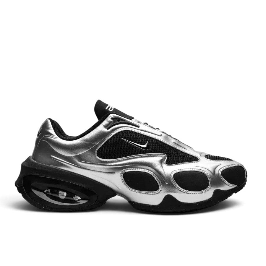 Bliss sneakers marka, gümüş ve siyah renkli, fütüristik tasarımlı Nike Air Max spor ayakkabı yan görünümü