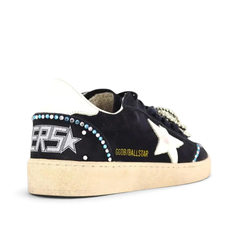 Bliss sneakers Golden Goose Ball Star koyu mavi süet spor ayakkabı, beyaz yıldız detaylı ve taş süslemeli arka görünüm