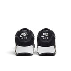 Bliss sneakers Nike Air Max 90 siyah ve beyaz renkli, topuk kısmında Air logolu spor ayakkabı arka görünümü