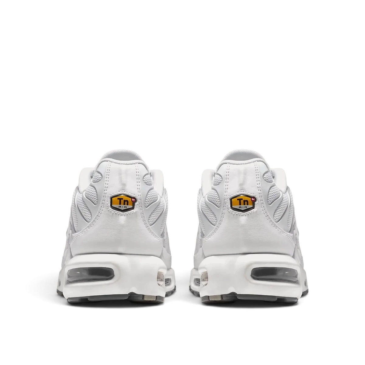 Bliss sneakers Nike Air Max Plus beyaz spor ayakkabı arka görünümü, ikonik Tn logo detaylı ve yastıklamalı taban