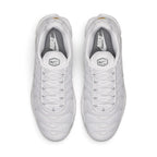 Bliss sneakers Nike Air Max Plus tamamen beyaz, file yüzeyli ve ikonik dalgalı tasarıma sahip günlük spor ayakkabı.