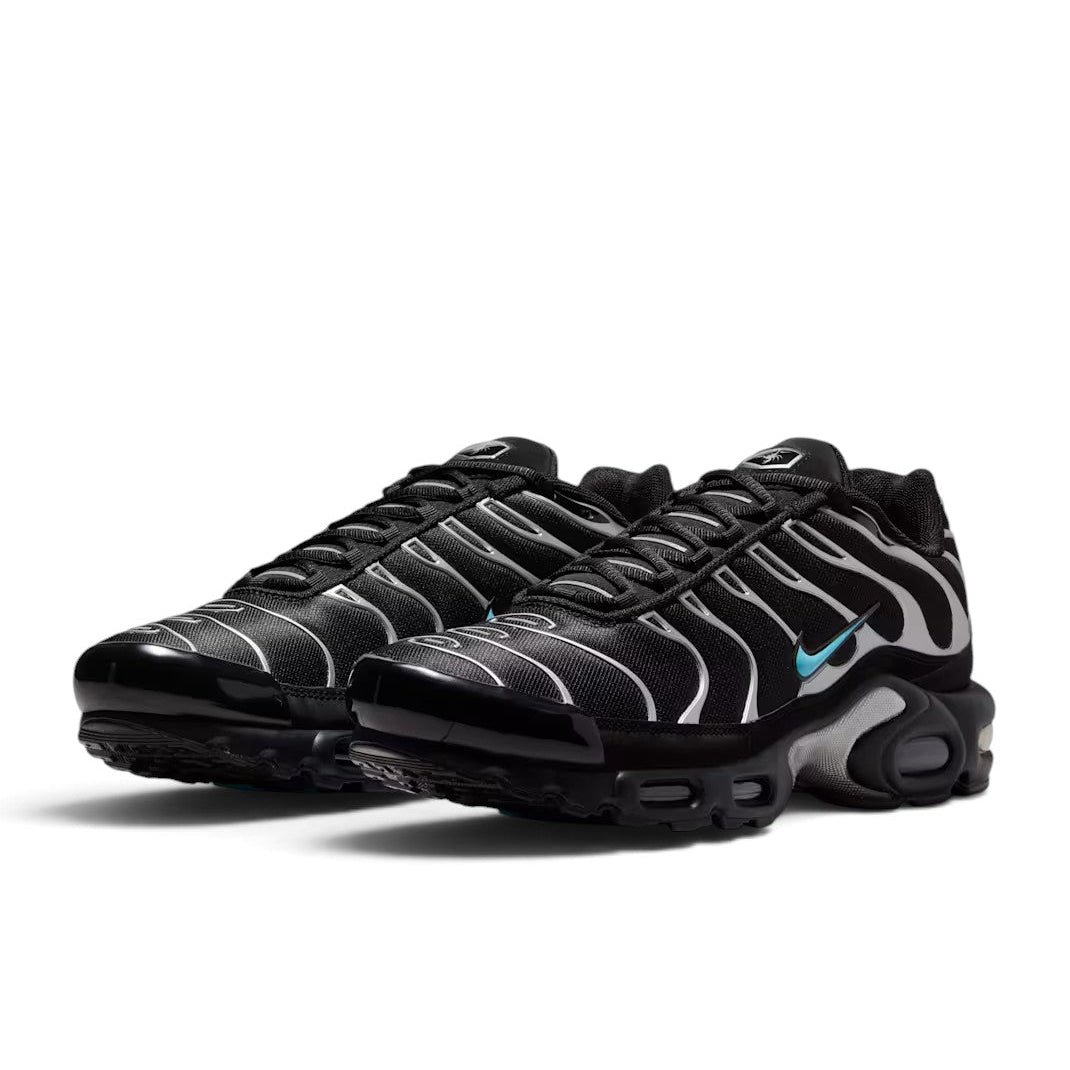 Bliss sneakers Nike Air Max Plus siyah file spor ayakkabı, mavi detaylı ve yastıklamalı taban yapısıyla