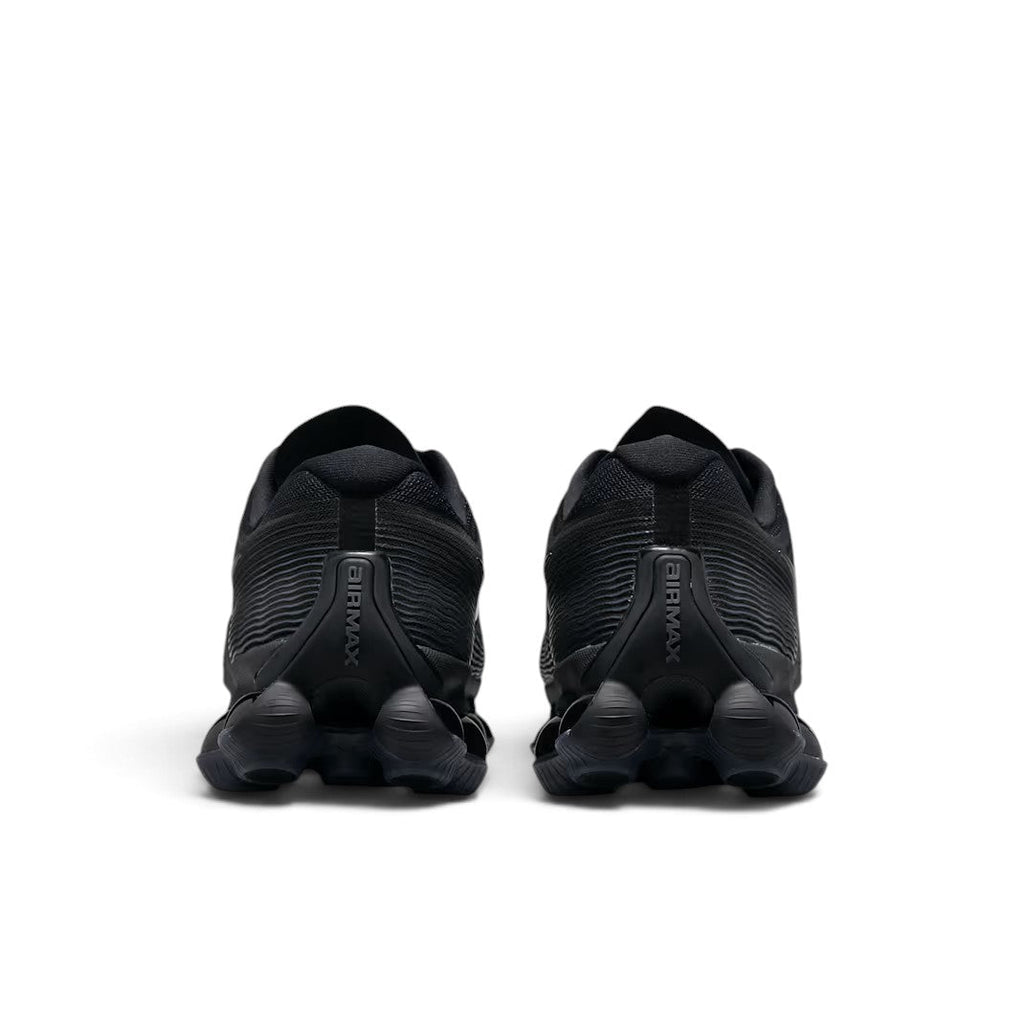 Bliss sneakers Nike Air Max siyah spor ayakkabı, topuk kısmında Air Max logolu modern ve yastıklamalı taban yapısı.