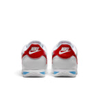 Bliss sneakers Nike Cortez beyaz deri spor ayakkabı, kırmızı topuk detaylı ve mavi orta tabanlı arka görünüm