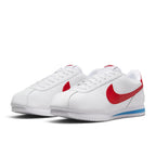 Bliss sneakers Nike Cortez beyaz deri spor ayakkabı, kırmızı Nike logolu ve mavi orta taban detaylı retro tasarım.