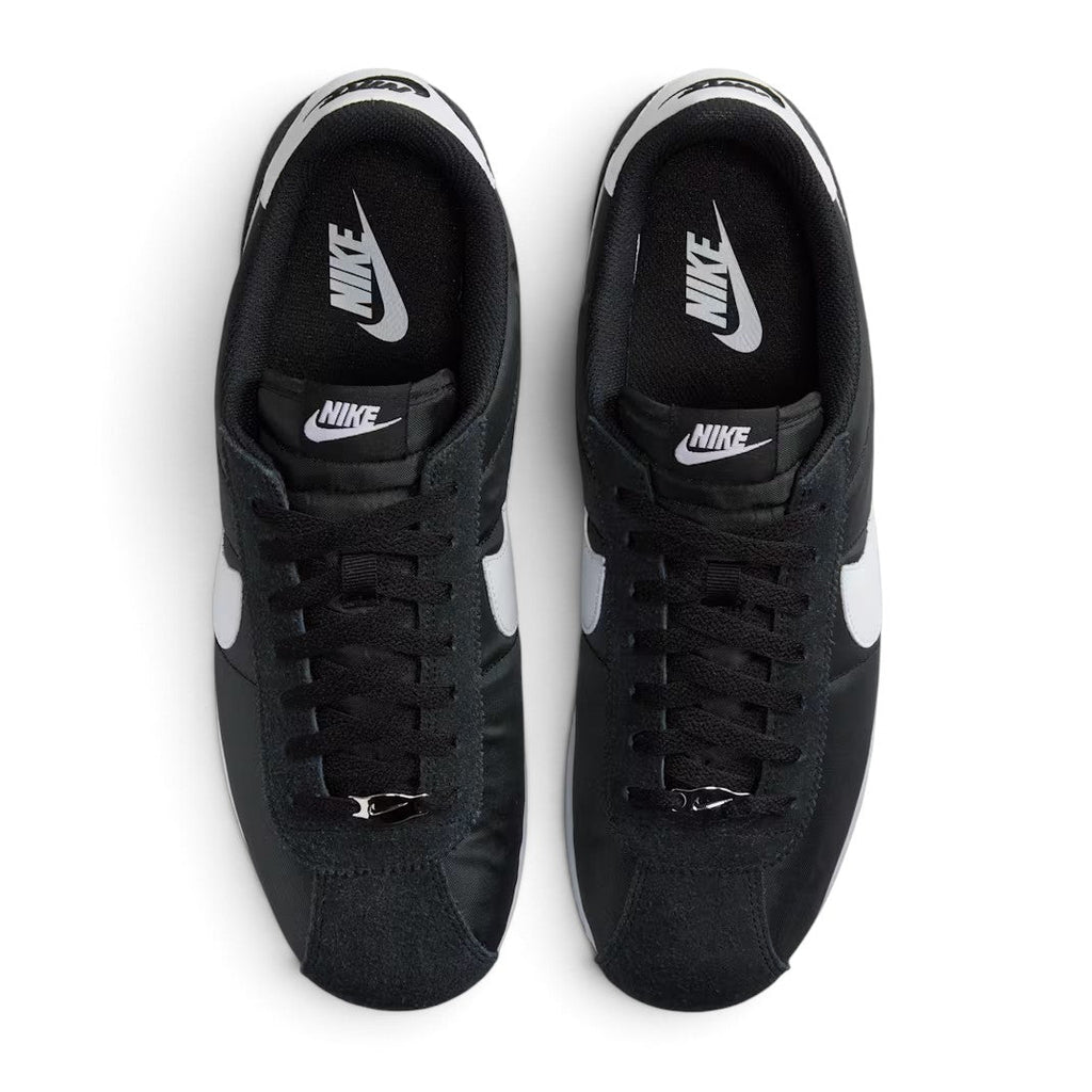 Bliss sneakers Nike Cortez siyah beyaz naylon ve süet detaylı klasik günlük spor ayakkabı üstten görünüm