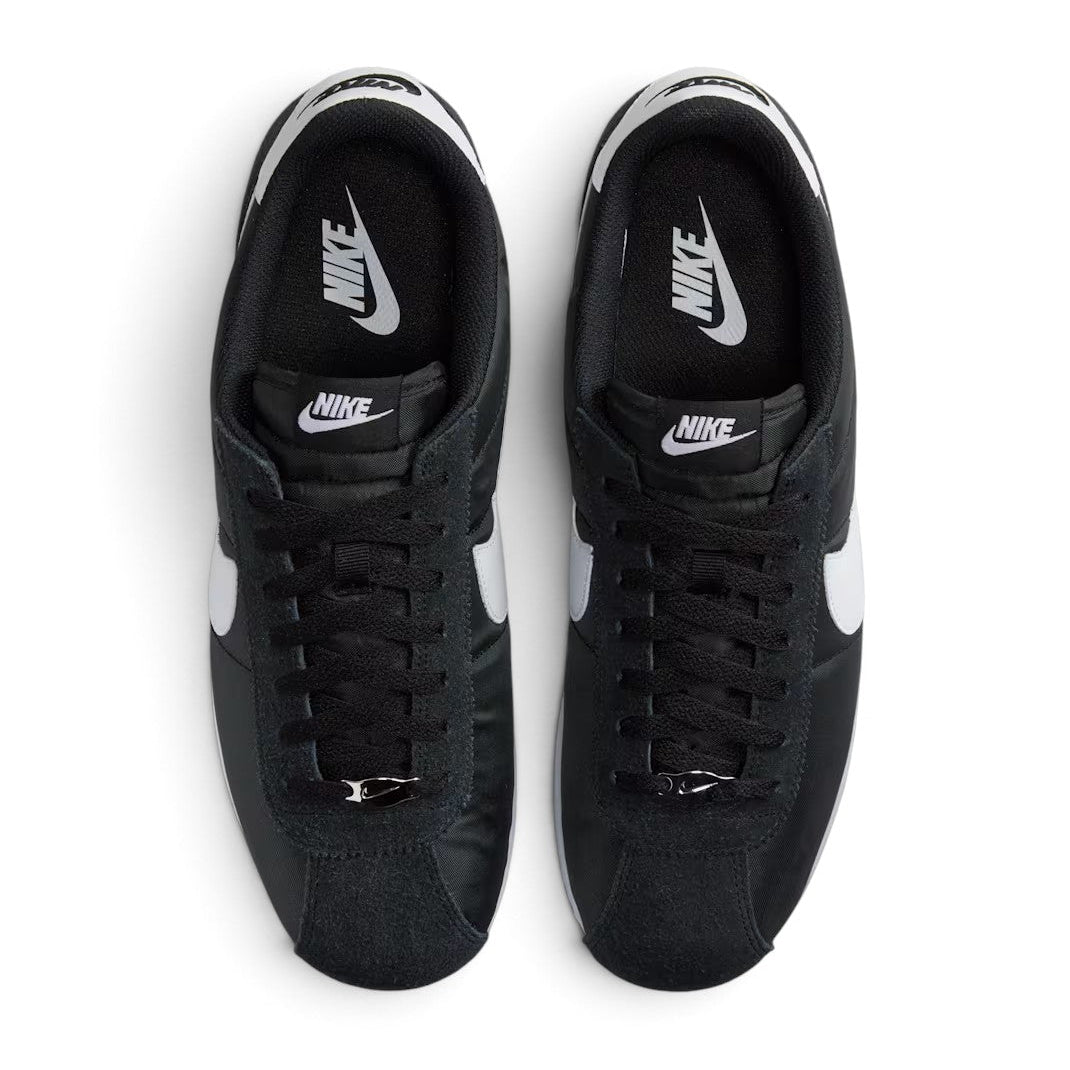 Bliss sneakers Nike Cortez siyah beyaz naylon ve süet detaylı klasik günlük spor ayakkabı üstten görünüm