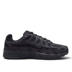 Bliss sneakers marka, tamamen siyah süet ve file detaylı, yastıklamalı tabana sahip modern Nike P-6000 spor ayakkabı.