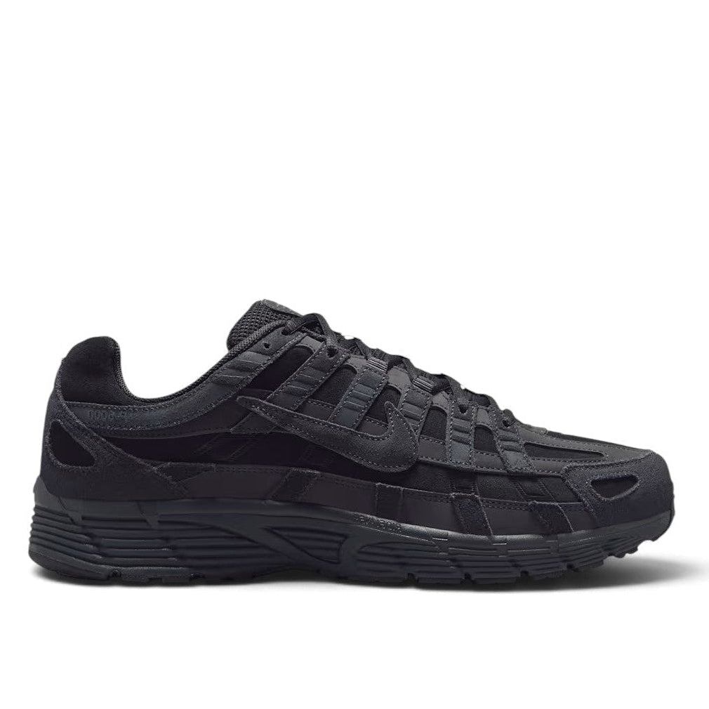 Bliss sneakers marka, tamamen siyah süet ve file detaylı, yastıklamalı tabana sahip modern Nike P-6000 spor ayakkabı.