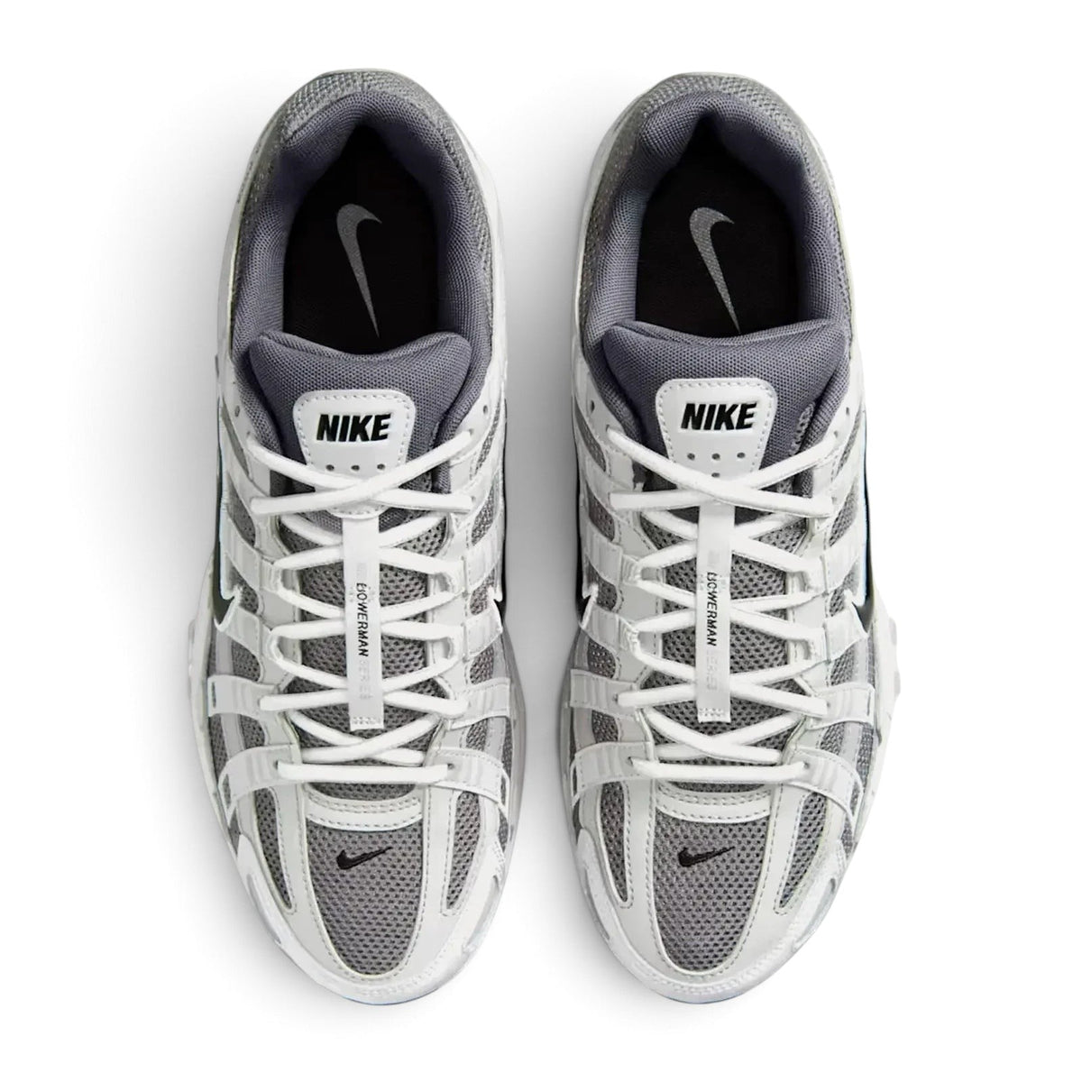 Bliss sneakers Nike P-6000 gri ve beyaz renkli, file ve sentetik deri detaylı retro koşu stili spor ayakkabı