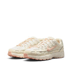 Bliss sneakers Nike P-6000 sail, soft pearl ve arctic orange renkli, file detaylı düşük bilekli spor ayakkabı
