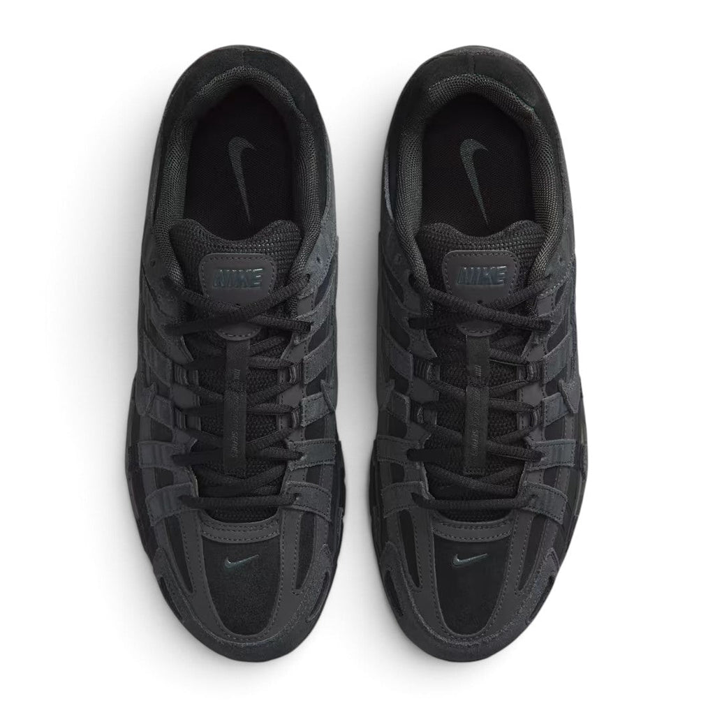 Bliss sneakers marka, süet ve file detaylı, tamamen siyah Nike P-6000 günlük spor ayakkabı üstten görünüm