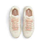 Bliss sneakers Nike P-6000 yelken, yumuşak inci ve arctic turuncu renkli, üstten görünüşlü düşük bilekli spor ayakkabı