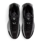 Bliss sneakers Nike Shox R4 spor ayakkabı, metalik gümüş ve siyah renkli, fütüristik tasarımlı, üstten görünüm.