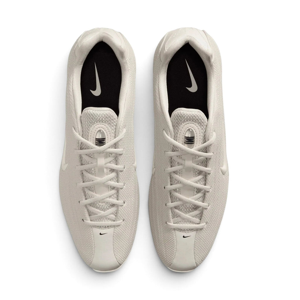 Bliss sneakers Nike Shox Ride 2 bej renkli, file üst yüzeyli ve ikonik topuk yastıklamalı günlük spor ayakkabı.