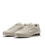 Bliss sneakers Nike Shox Ride 2 bej renkli, nefes alabilen file yüzeyli ve topuk yastıklamalı günlük spor ayakkabı.