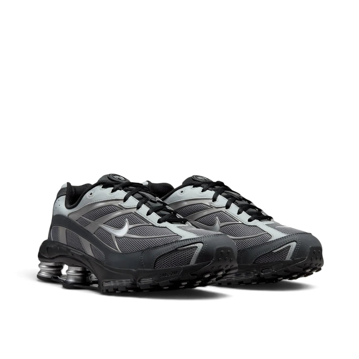Bliss sneakers Nike Shox Ride 2 gri ve siyah renkli, file yüzeyli ve ikonik yastıklama sistemli performans spor ayakkabı