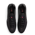Bliss sneakers Nike Shox Ride 2 siyah renkli, kırmızı detaylı, nefes alabilen dokuma yüzeye sahip spor ayakkabı