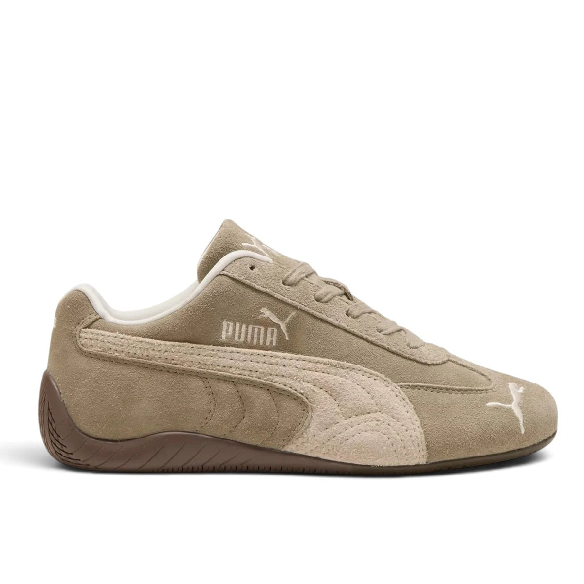 Bliss sneakers marka bej süet Puma günlük spor ayakkabı, yan kısımlarında ikonik şerit detayları ve kauçuk taban.