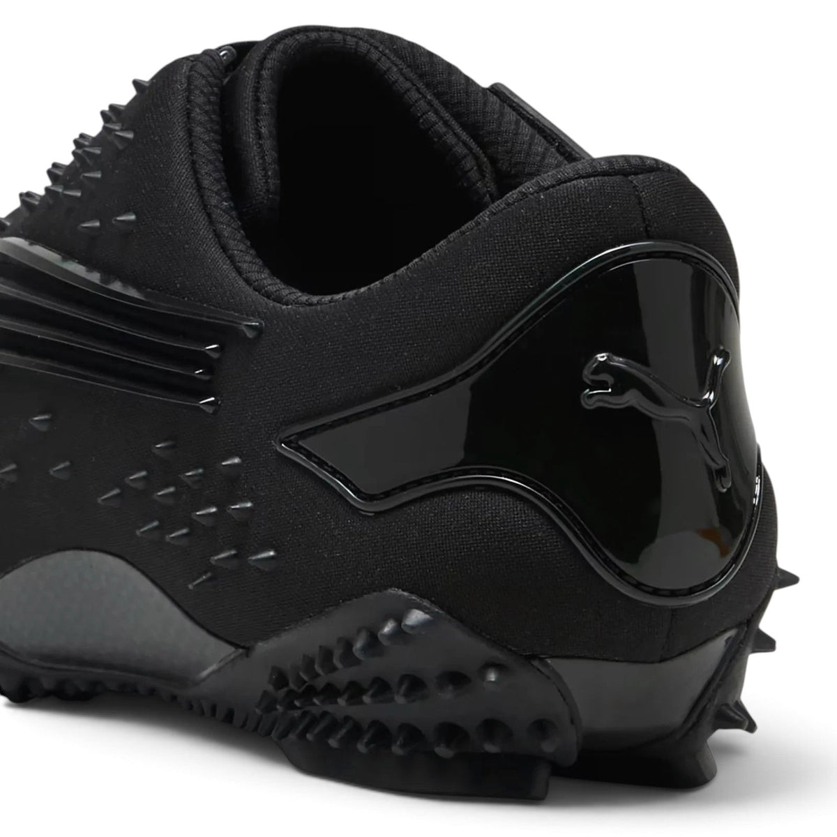 Bliss sneakers PUMA Mostro siyah çivili detaylara sahip fütüristik tasarımlı günlük spor ayakkabı topuk detayı