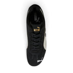 Bliss sneakers Puma Speedcat OG siyah süet düşük bilekli spor ayakkabı, beyaz detaylı ve altın logo baskılı üstten görünüm