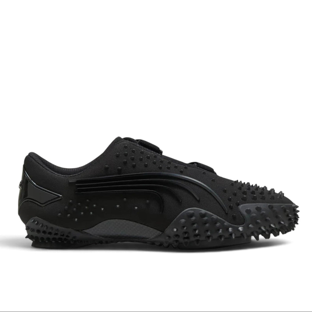 Bliss sneakers siyah renkli, çivili dokuya sahip fütüristik tasarımlı PUMA Mostro günlük spor ayakkabı