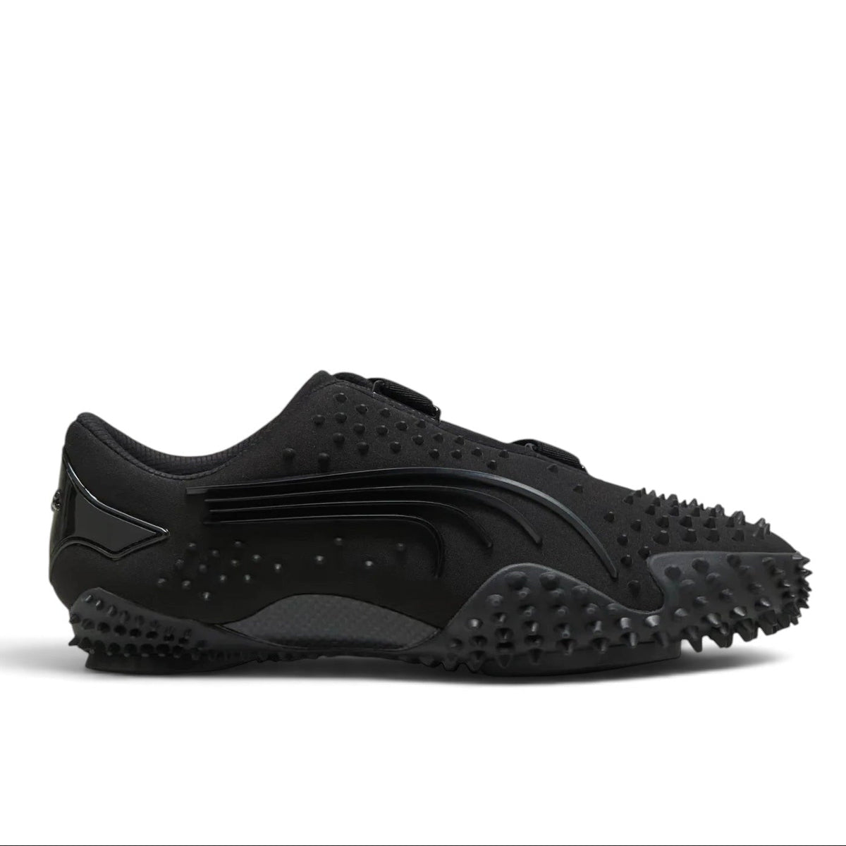 Bliss sneakers siyah renkli, çivili dokuya sahip fütüristik tasarımlı PUMA Mostro günlük spor ayakkabı