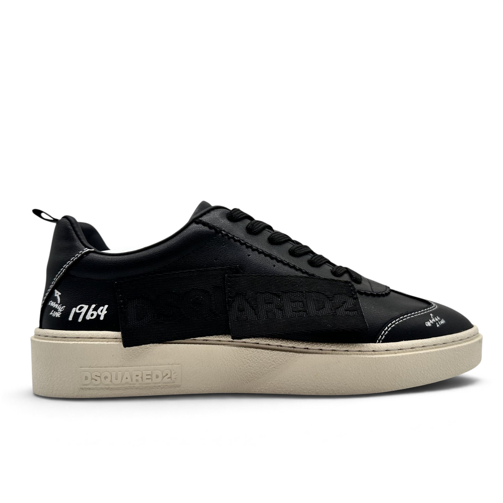Bliss sneakers siyah deri DSQUARED2 günlük spor ayakkabı, beyaz dikiş detaylı ve krem rengi kalın tabanlı tasarım.