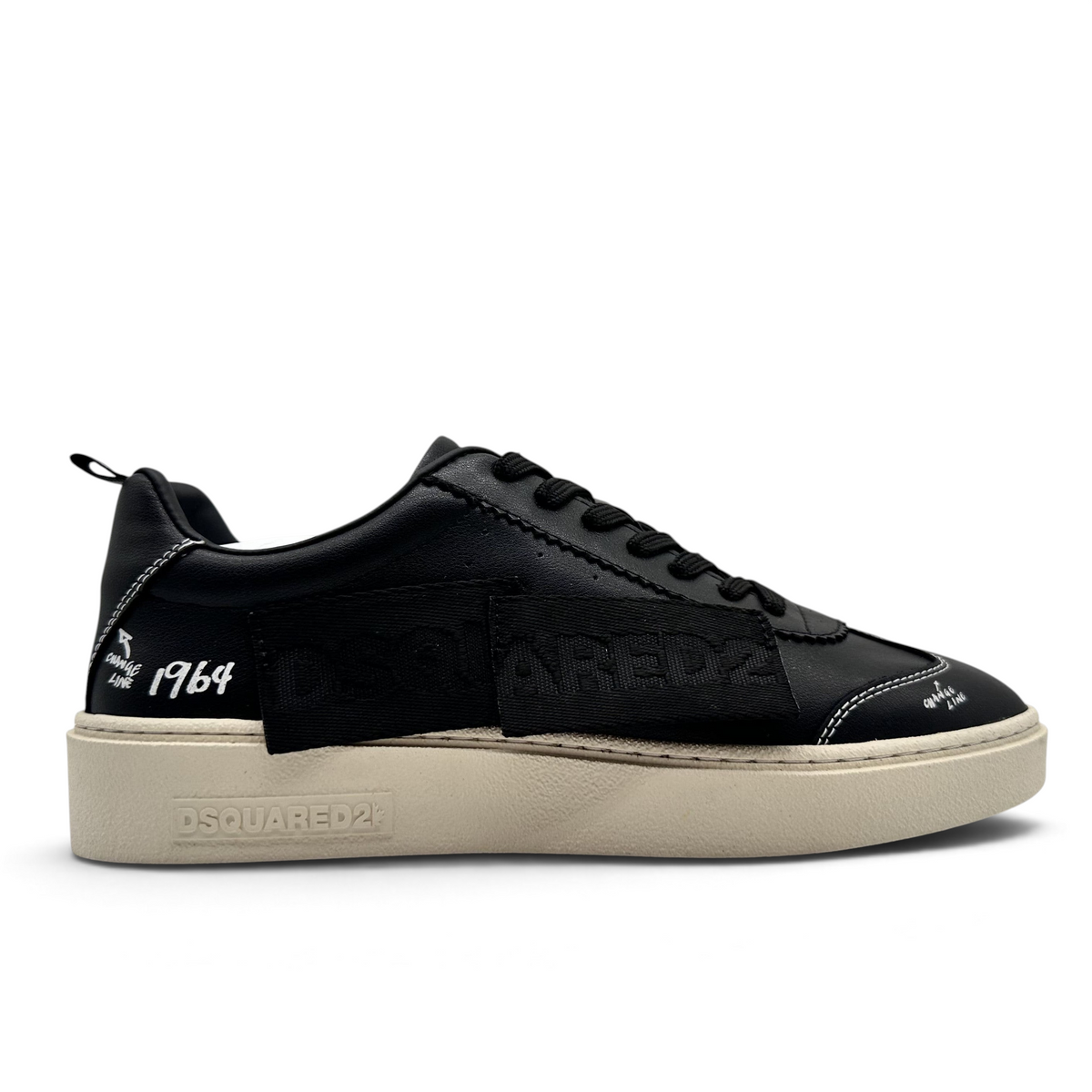 Bliss sneakers siyah deri DSQUARED2 günlük spor ayakkabı, beyaz dikiş detaylı ve krem rengi kalın tabanlı tasarım.