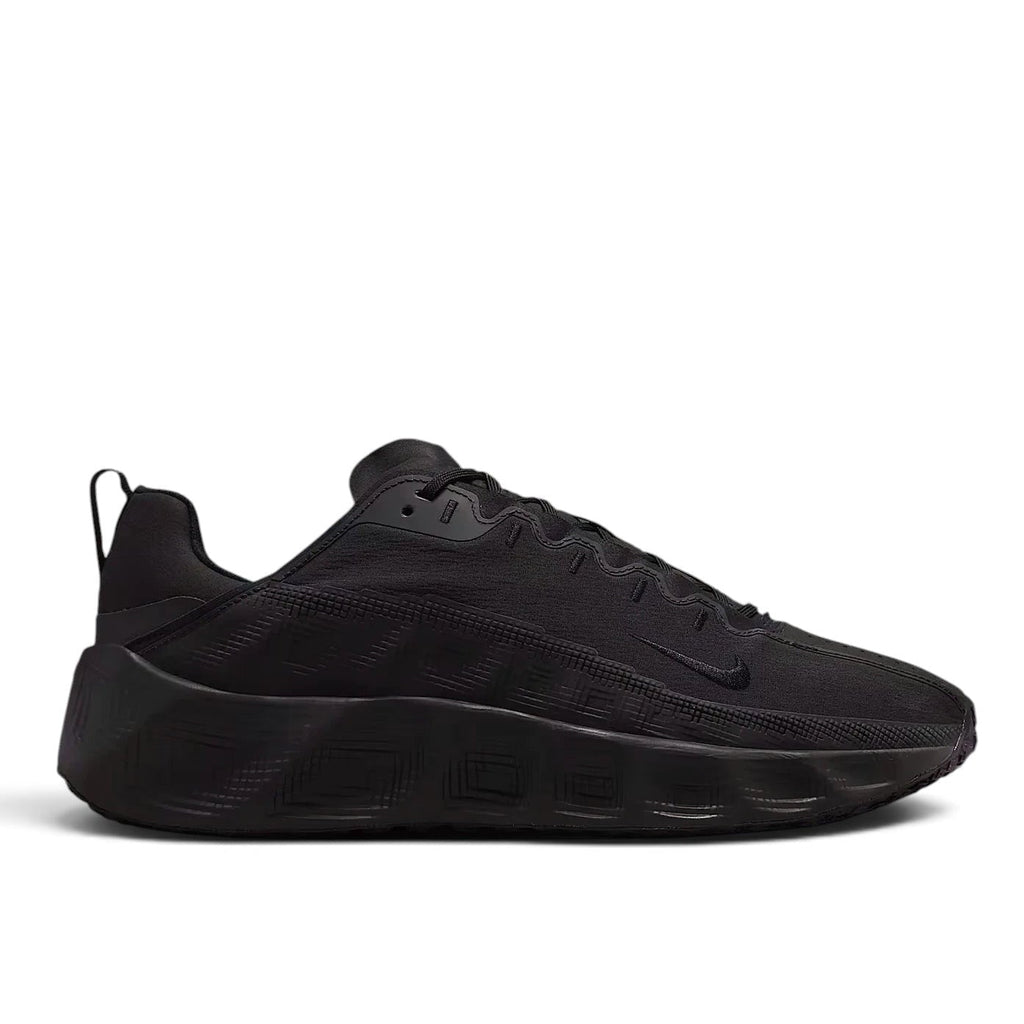 Bliss sneakers marka, geometrik orta taban detaylı, minimalist tasarıma sahip tamamen siyah günlük spor ayakkabı.