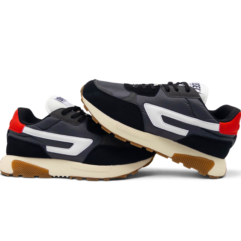 Bliss sneakers marka siyah ve kırmızı süet detaylı, beyaz logolu düşük bilekli spor ayakkabı