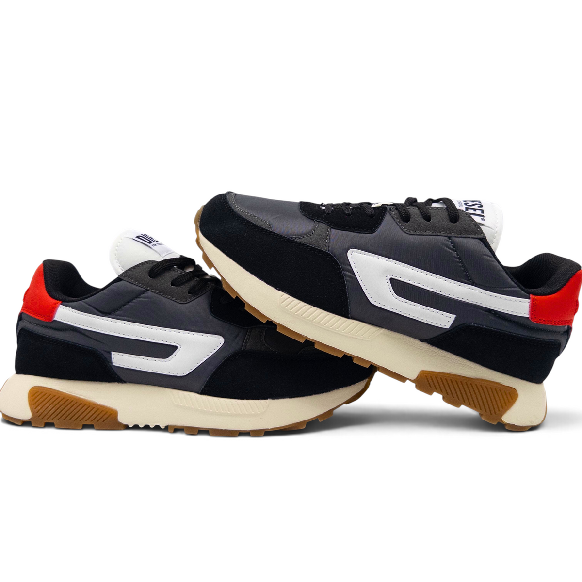 Bliss sneakers marka siyah ve kırmızı süet detaylı, beyaz logolu düşük bilekli spor ayakkabı