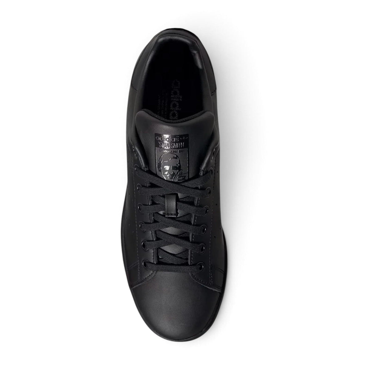 Bliss sneakers marka, tamamen siyah sentetik deri yüzeye sahip, minimalist tasarımlı ikonik Stan Smith spor ayakkabı.