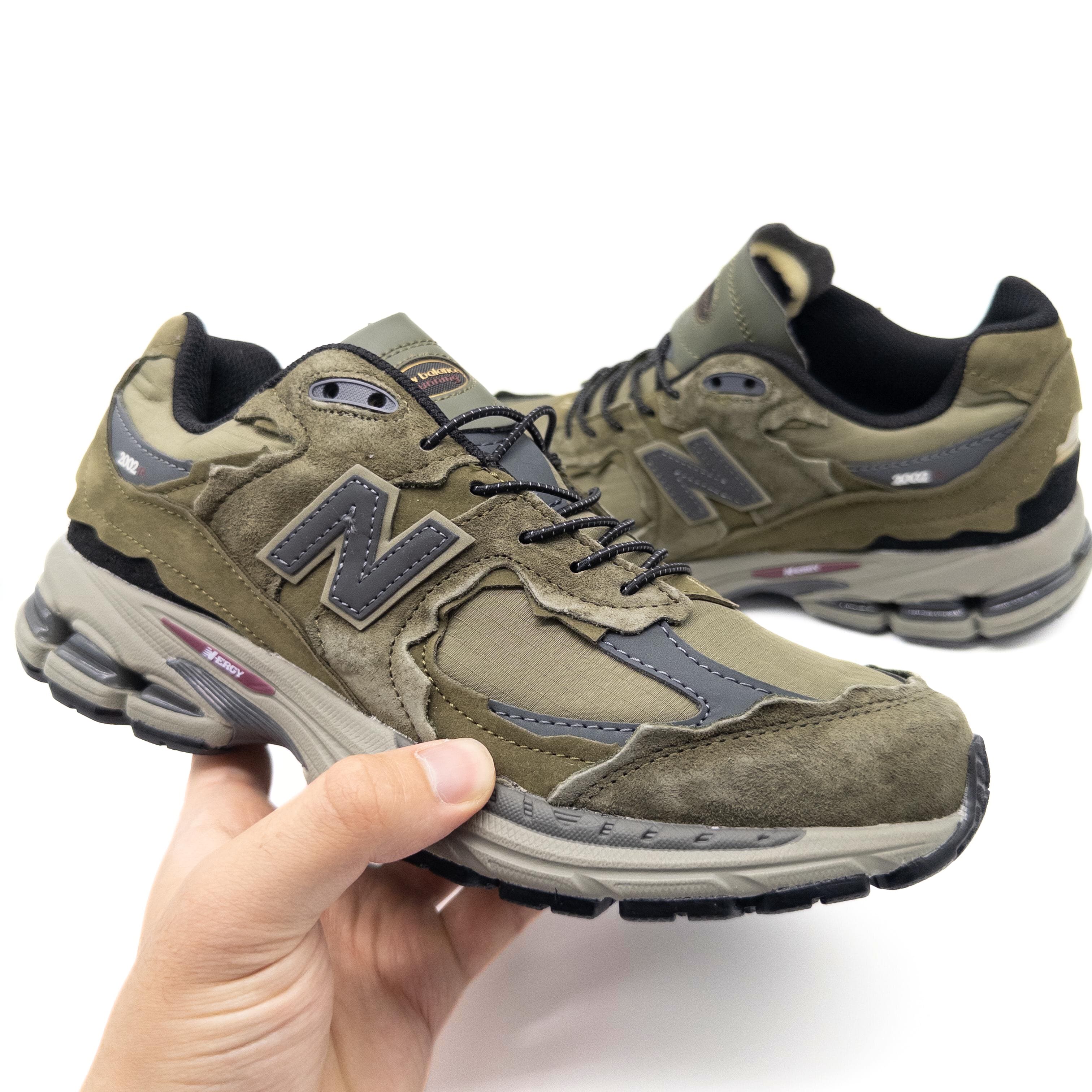 NEW BALANCE 2002R